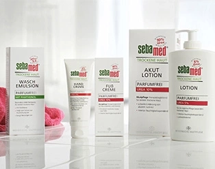 Productos Sebamed para piel seca: Emulsión lavante, crema de manos, crema de pies, loción Akut, loción.